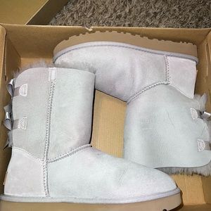 Grey Bailey bows ugg